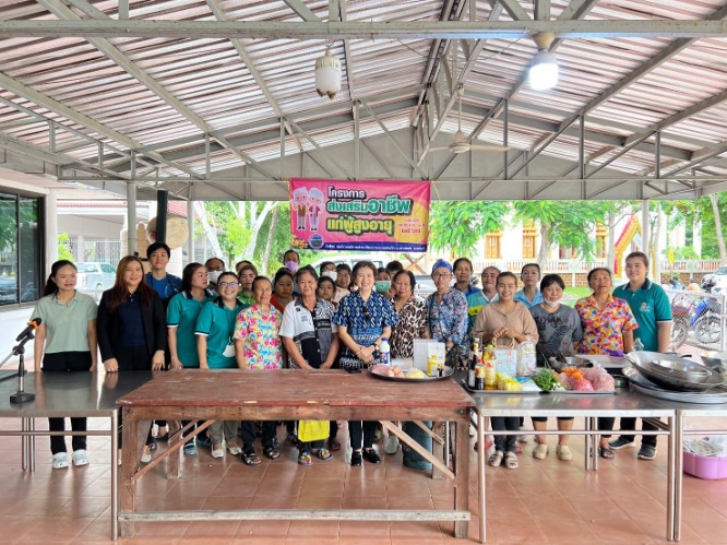โครงการส่งเสริมอาชีพแก่ผู้สูงอายุ ประจำปีงบประมาณ 2567 ในวันที่ 10 กรกฎาคม 2567 ณ ศาลาการเปรียญวัดเกาะลอย ต.เกาะลอย อ.พานทอง จ.ชลบุรี