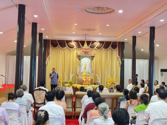 ผู้ว่าฯ พาเข้าวัดปฏิบัติธรรมวันธรรมสวนะ