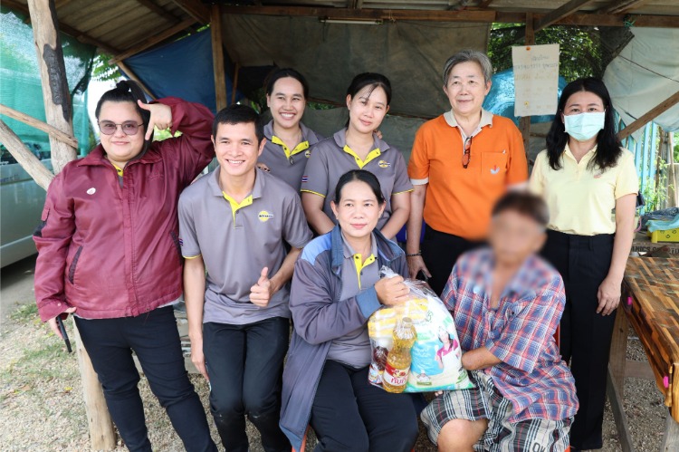 มอบข้าวสารอาหารแห้งและสิ่งของจำเป็นแก่ประชาชน 20 ครัวเรือน