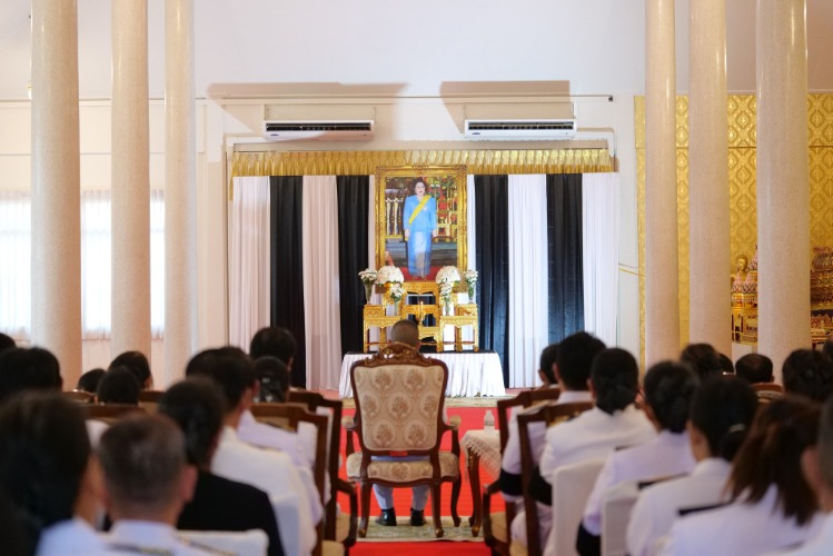 ร่วมพิธีบำเพ็ญกุศลสวดพระอภิธรรม อุทิศถวายพระราชกุศลแด่สมเด็จพระนางเจ้าสิริกิติ์ พระบรมราชินีนาถ พระบรมราชชนนีพันปีหลวง