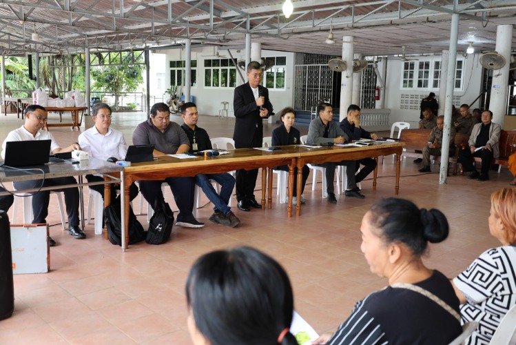ประชาคมพิจารณาลำรางในแปลงที่ดินบริษัทอมตะ