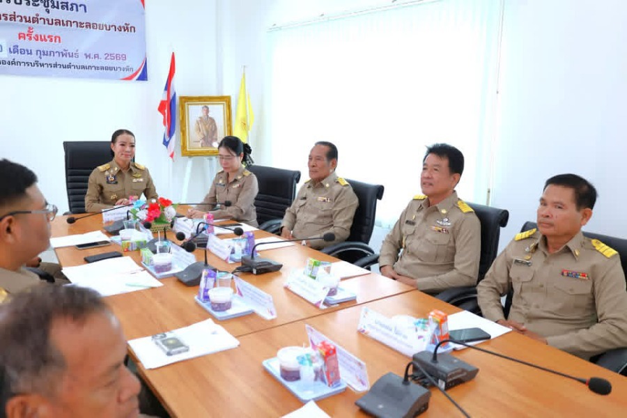 นายอำเภอพานทองเปิดการประชุมสภาองค์การบริหารส่วนตำบลเกาะลอยบางหักครั้งแรก